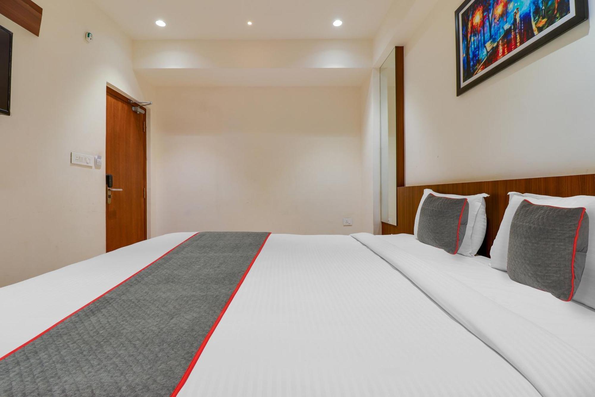 Super Townhouse Rcc Lamps Hotel Visakhapatnam Buitenkant foto