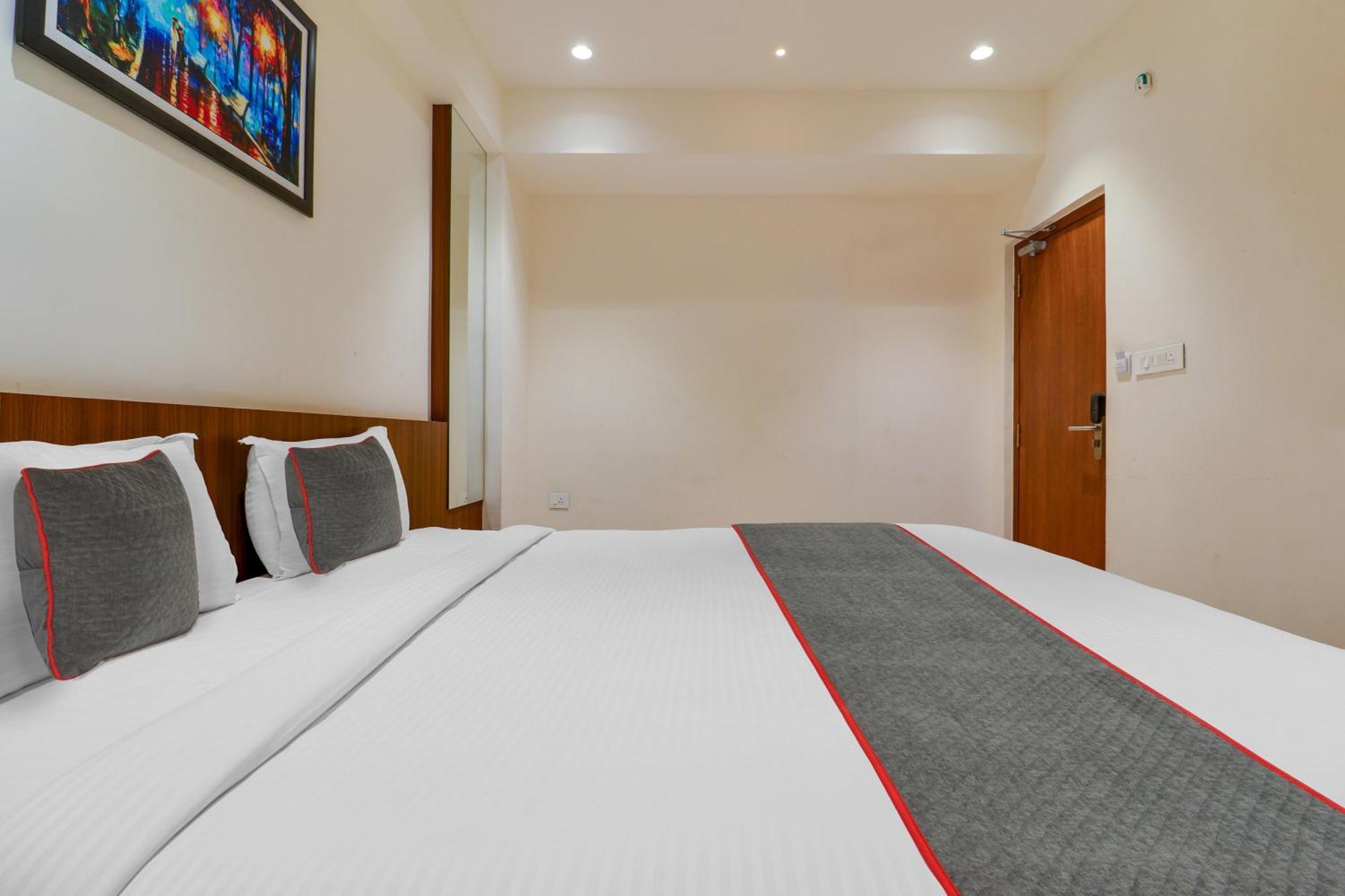 Super Townhouse Rcc Lamps Hotel Visakhapatnam Buitenkant foto
