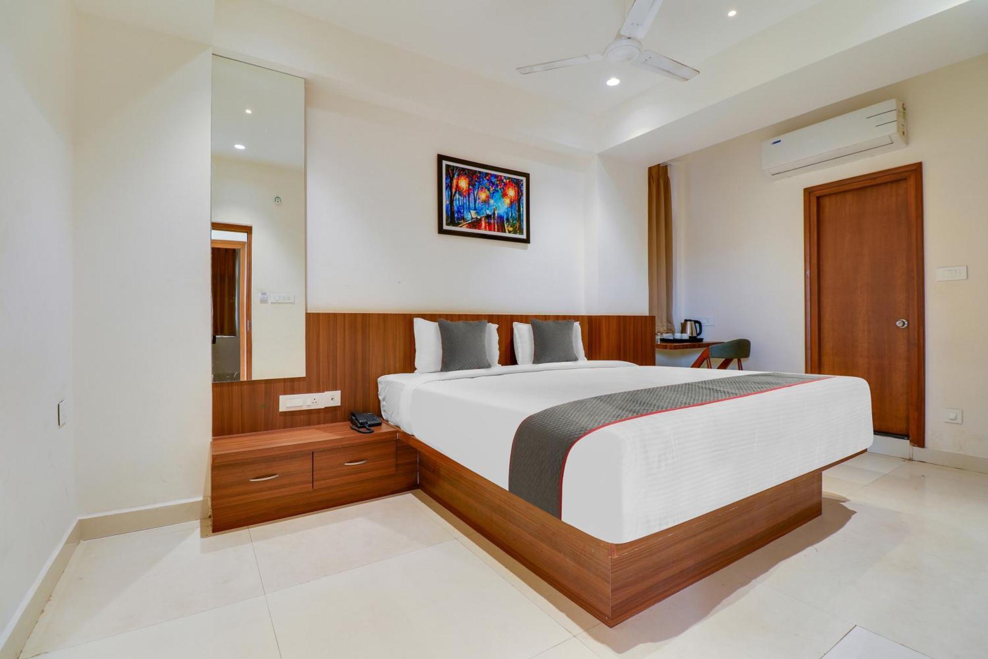 Super Townhouse Rcc Lamps Hotel Visakhapatnam Buitenkant foto