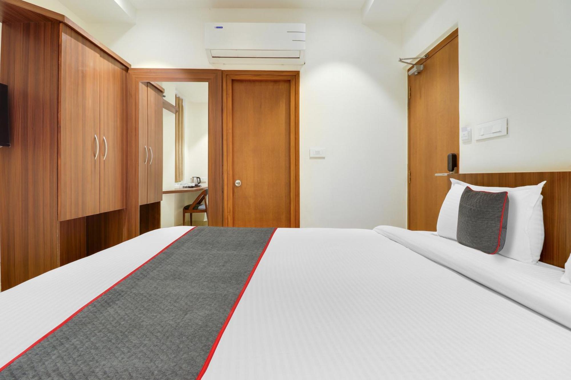 Super Townhouse Rcc Lamps Hotel Visakhapatnam Buitenkant foto