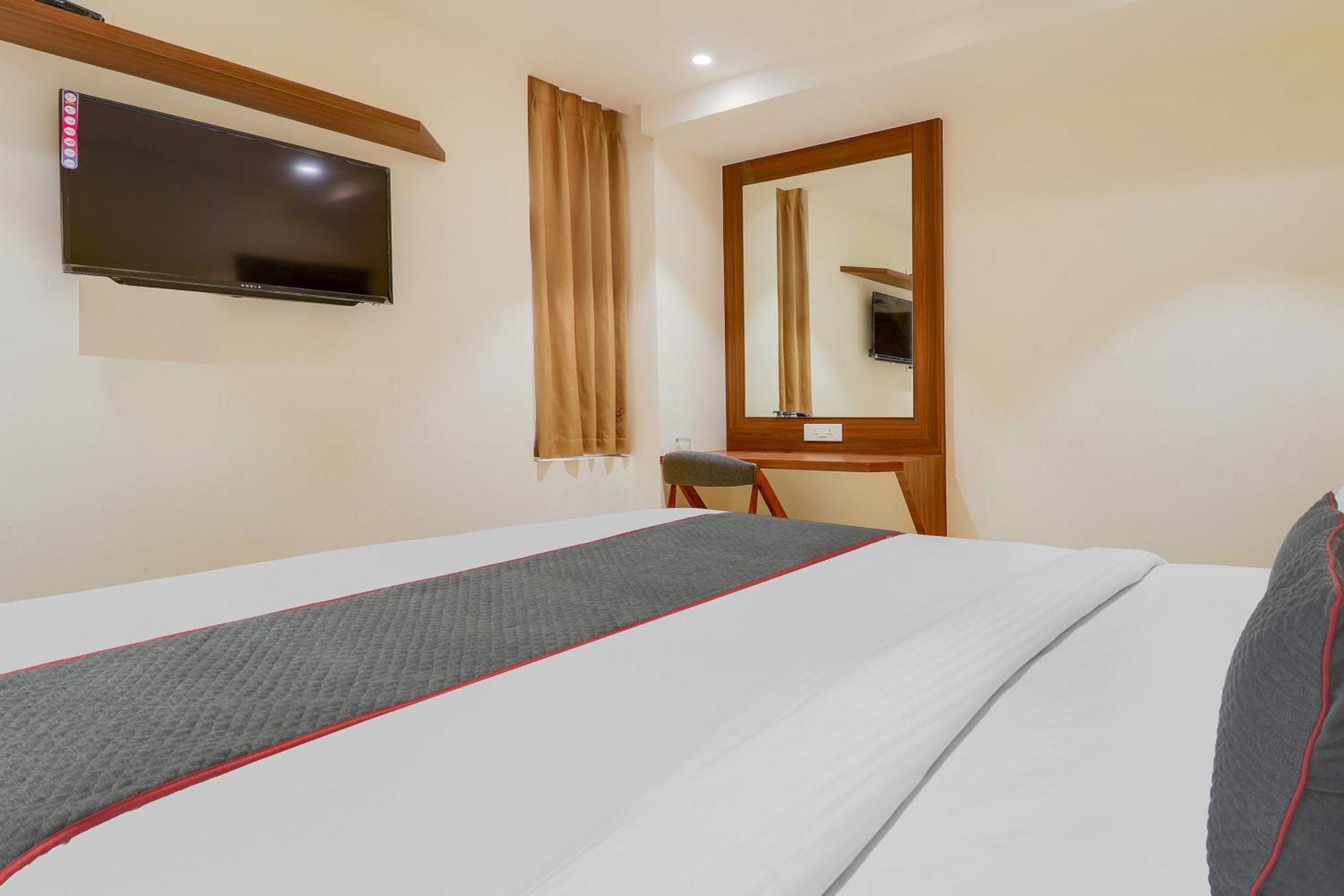 Super Townhouse Rcc Lamps Hotel Visakhapatnam Buitenkant foto