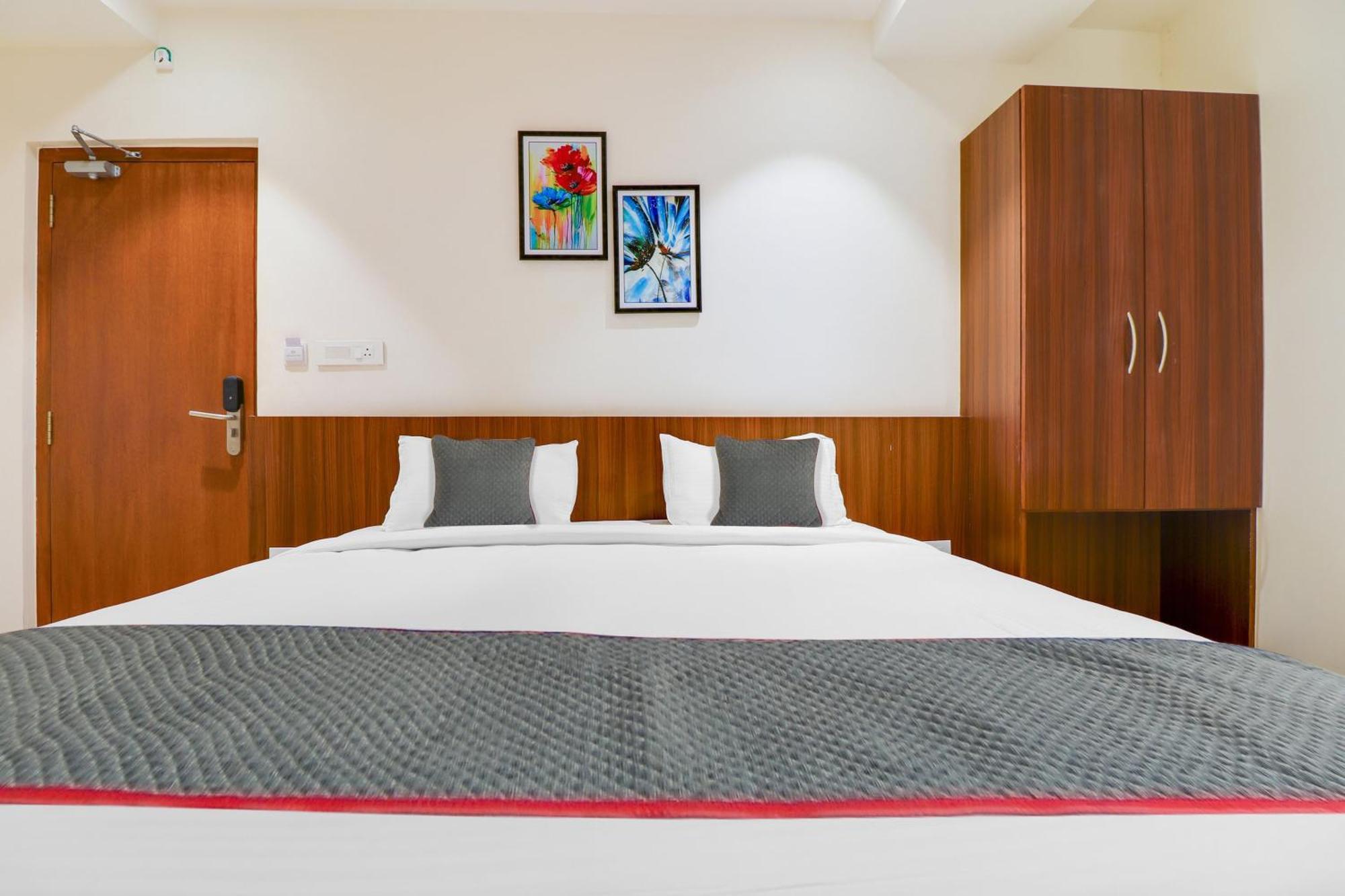 Super Townhouse Rcc Lamps Hotel Visakhapatnam Buitenkant foto