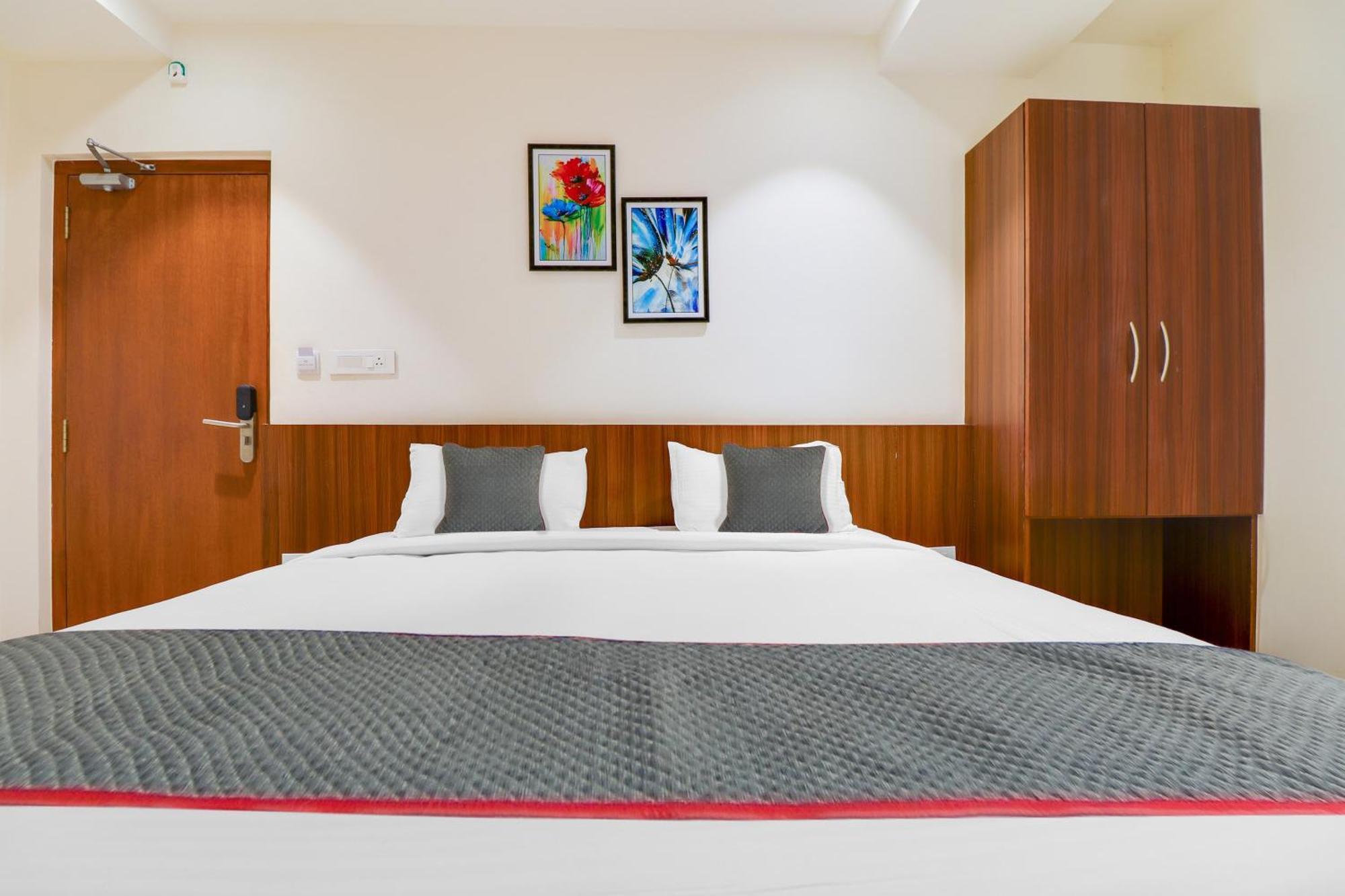 Super Townhouse Rcc Lamps Hotel Visakhapatnam Buitenkant foto